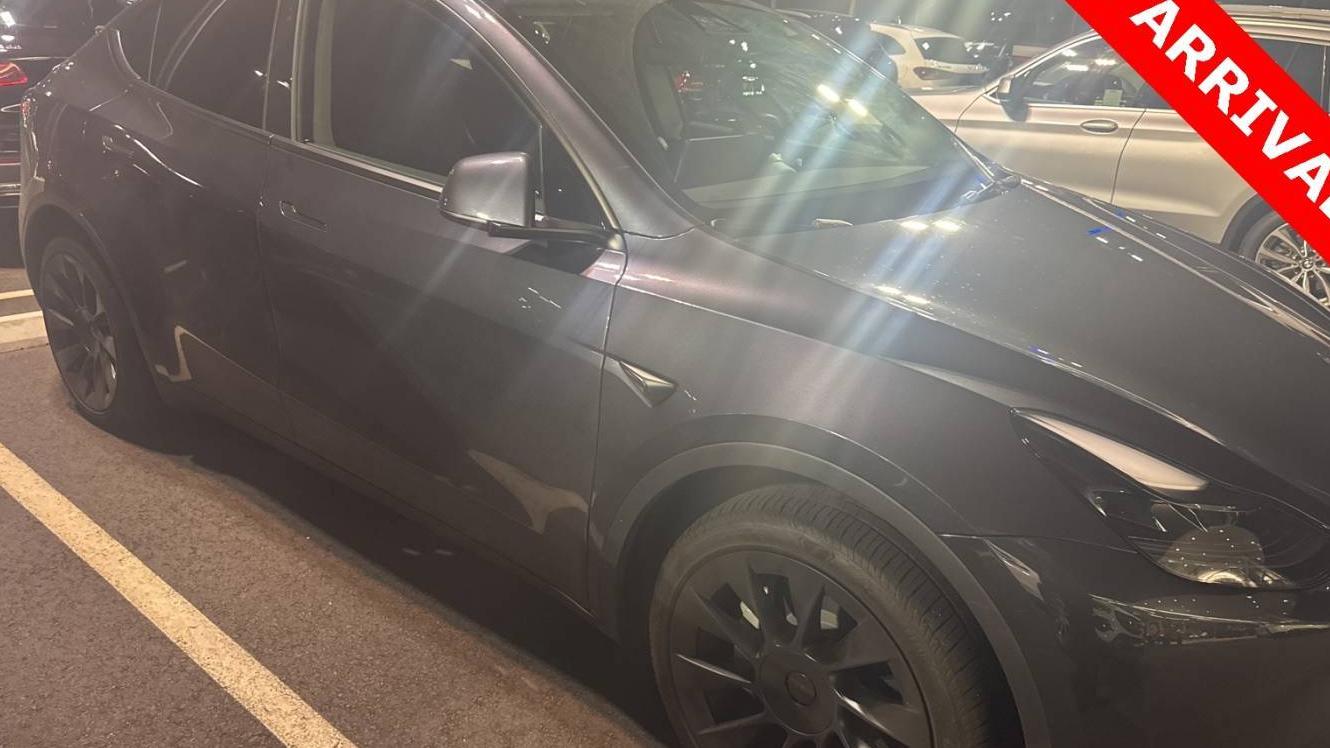 TESLA MODEL Y 2024 7SAYGDEE9RF082418 image